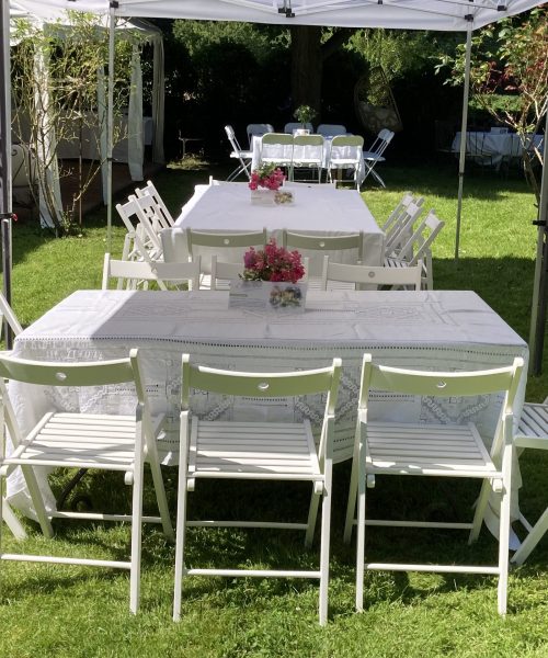 22 tables sous tente